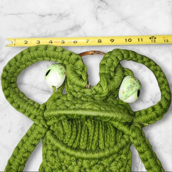 Vintage Frog Macrema Towel Holder - Picture 4 of 5